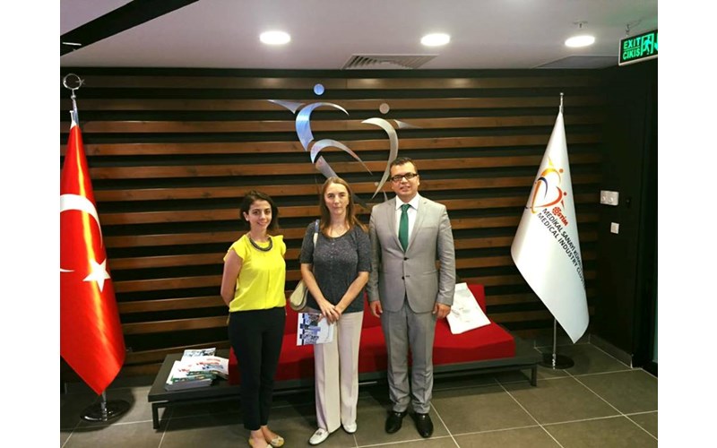 Belçika Ekonomi ve Ticaret Ataşesi Giselle Marien Ostim Medikal Sanayi Kümelenmesi Ortak Showroom'unda incelemelerde bulundu.