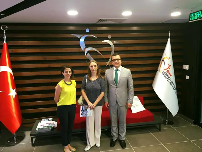 Belçika Ekonomi ve Ticaret Ataşesi Giselle Marien Ostim Medikal Sanayi Kümelenmesi Ortak Showroom'unda incelemelerde bulundu.