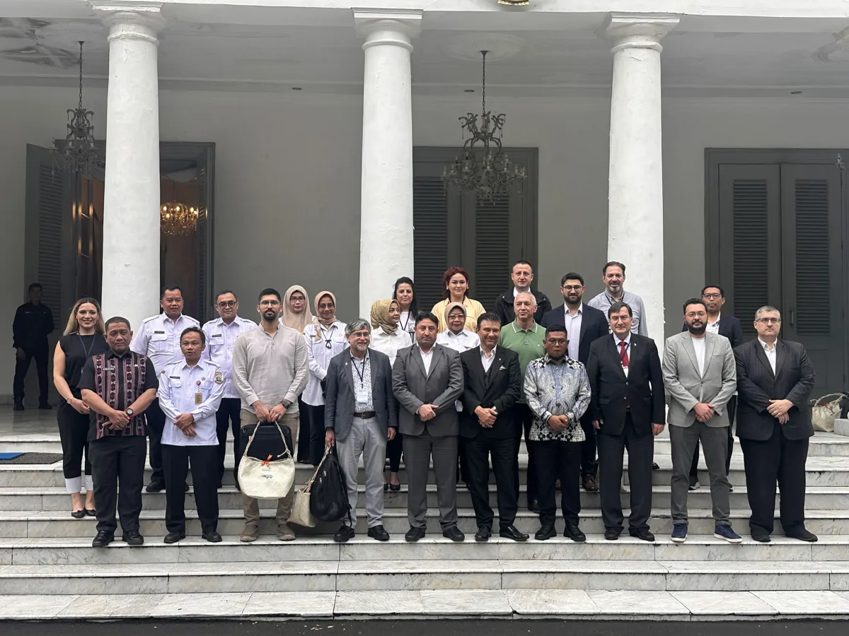 Heyetimiz Banten Valisi Andra Soni’ye Nezaket Ziyaretinde Bulundu
